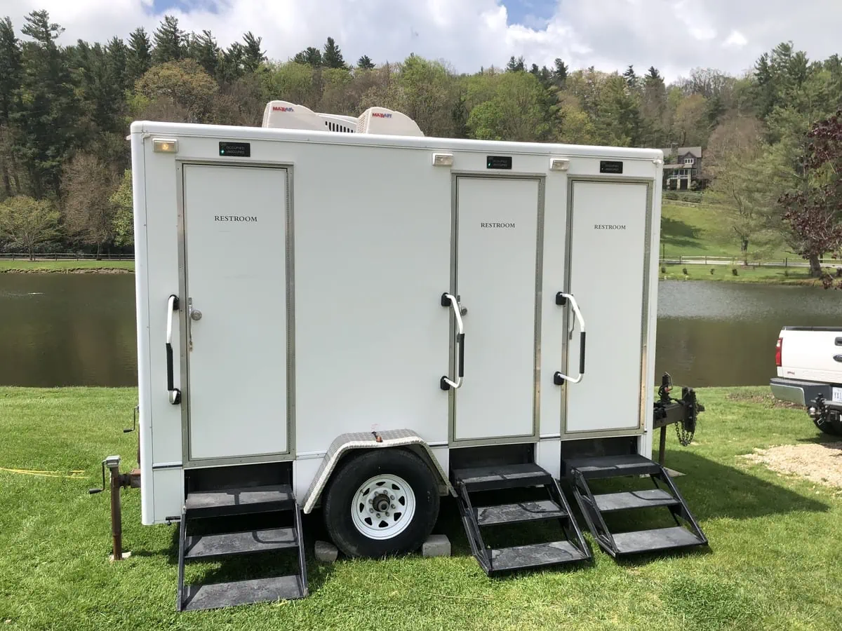 The Benefits of Using a Restroom Trailer Rental for Your Next Construction Project